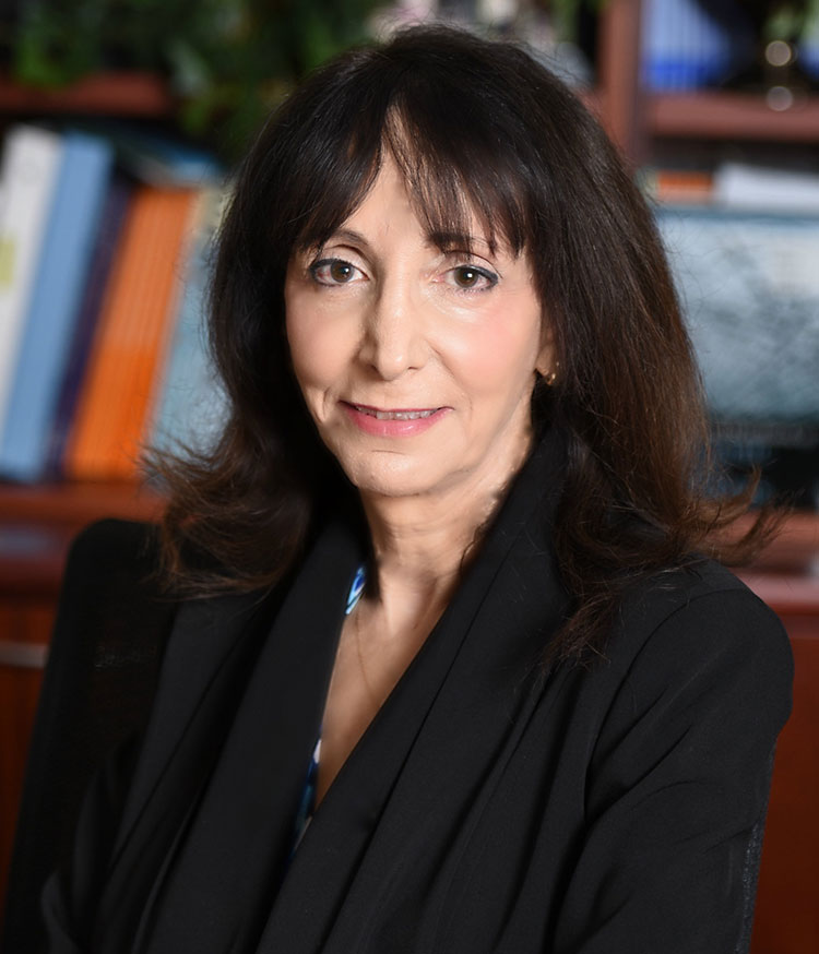 annette-m-la-greca